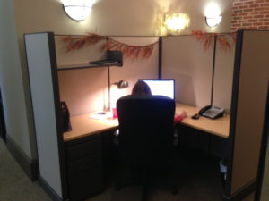 Cubicle.com's tips on how to decorate your cubicle for Halloween.